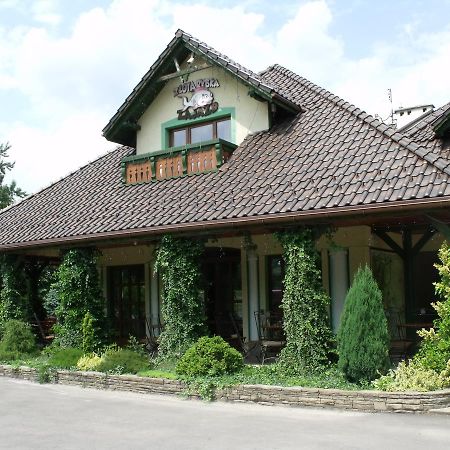 Zajazd Zlota Rybka Andrychow Bagian luar foto